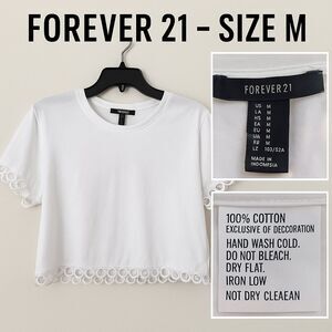 Forever 21 T-Shirt Crop Top Medium White | Daisy Embroidered Hem | ‎ 100% Cotton